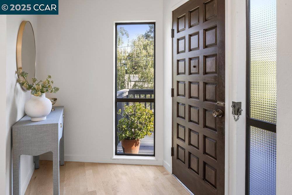 Oakland, CA 94618,5621 Maxwelton Rd