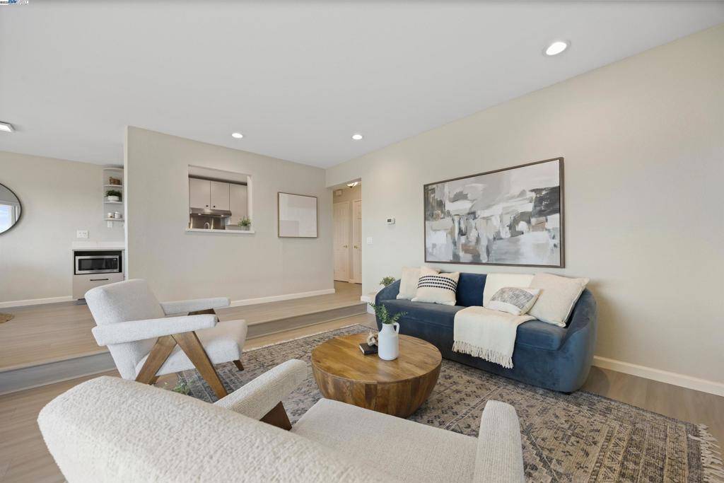 Hayward, CA 94546,21117 Gary Dr #105