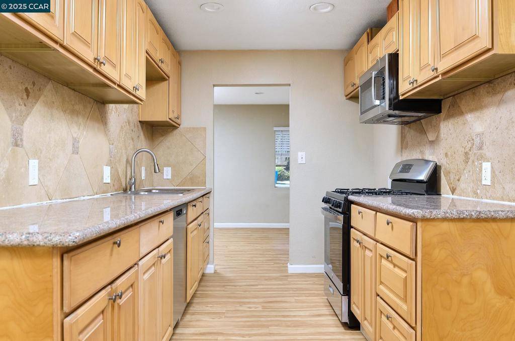 Vallejo, CA 94591,1406 Magazine St