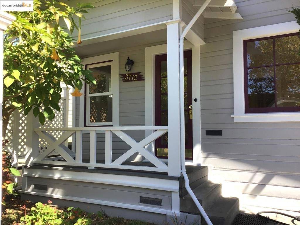 Oakland, CA 94619,3712 Patterson Avenue
