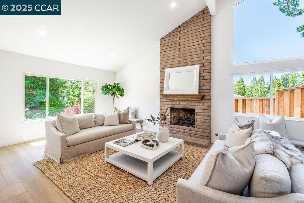 Moraga, CA 94556,135 Calle La Mesa