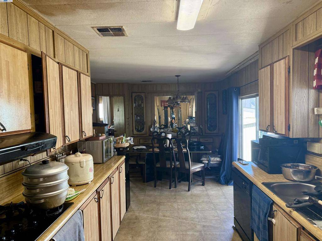 Sunnyvale, CA 94089,1220 Tasman