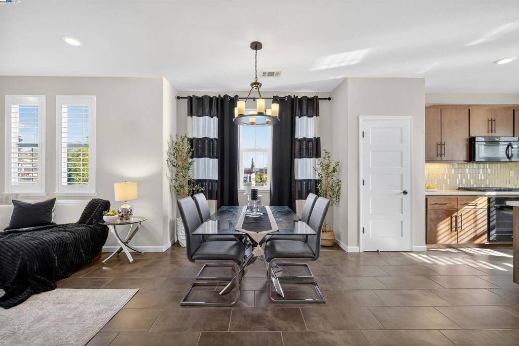Hayward, CA 94544,25943 Dollar St