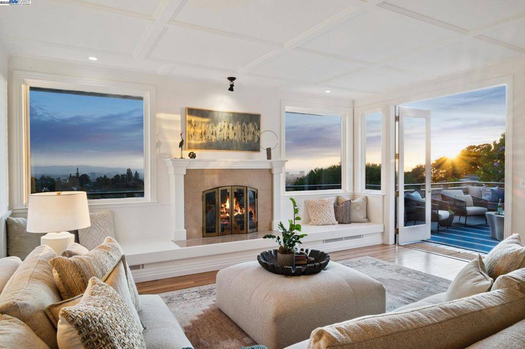 Oakland, CA 94618,64 ROBLE ROAD