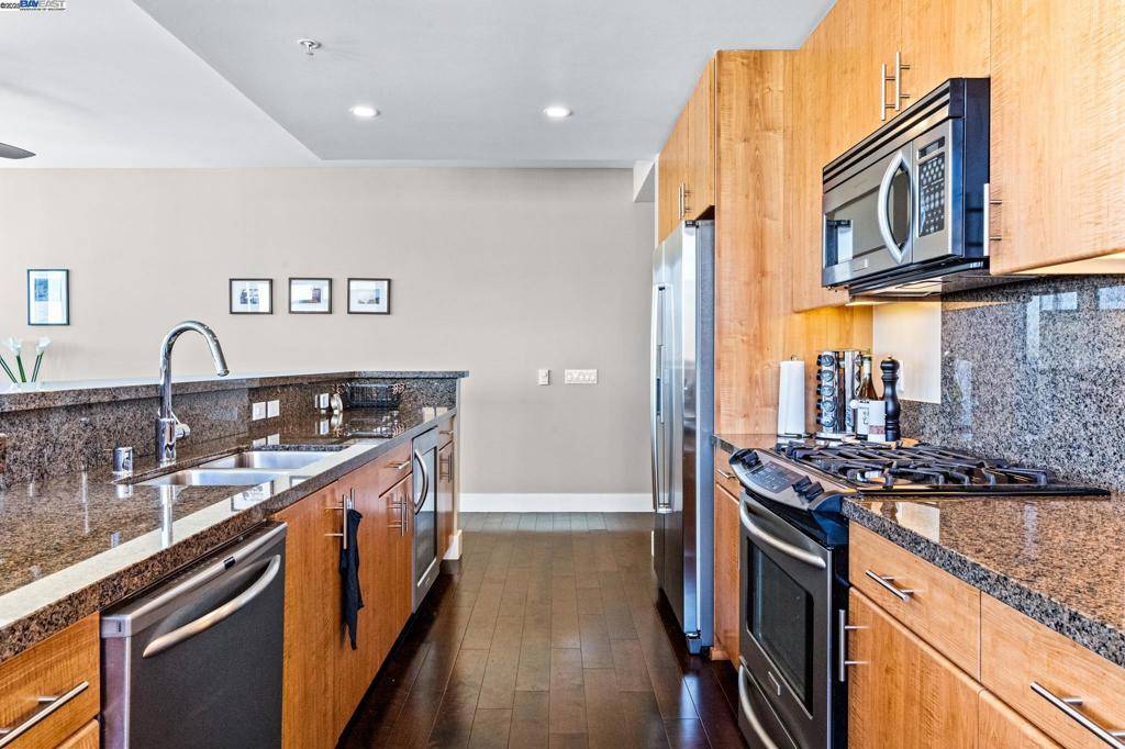 Oakland, CA 94612-2332,438 W GRAND #704