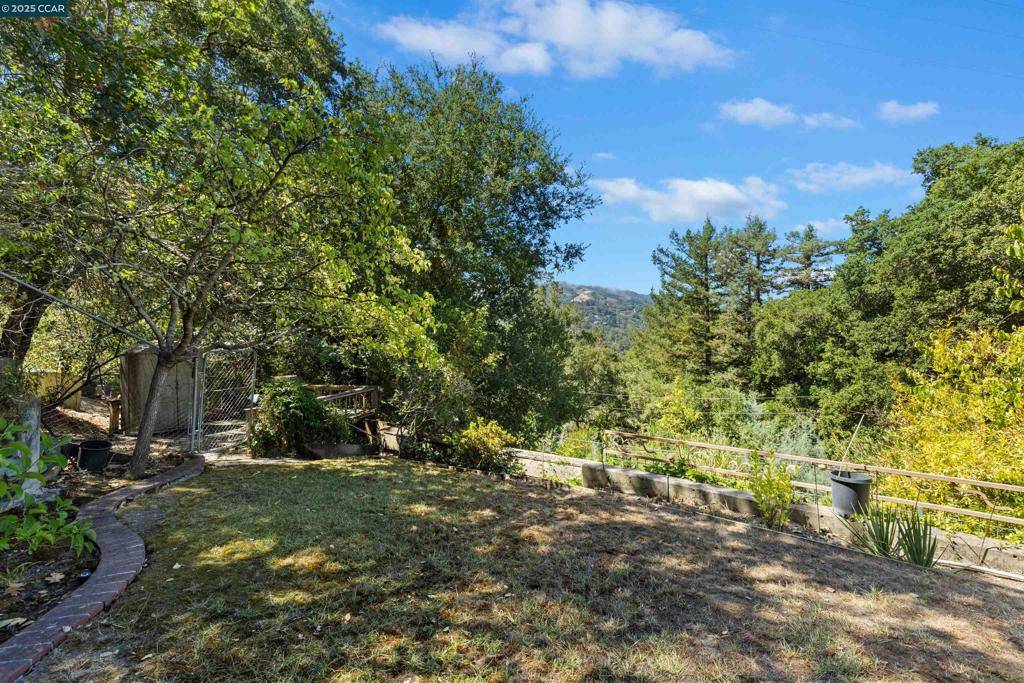 Orinda, CA 94563,39 Mira Loma Rd
