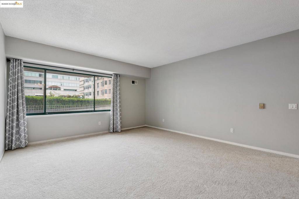 Oakland, CA 94607,988 Franklin #328
