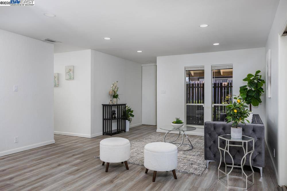 Concord, CA 94521,5470 Roundtree Dr #F