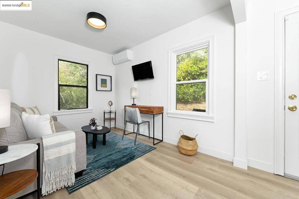 Oakland, CA 94610,846 Mandana