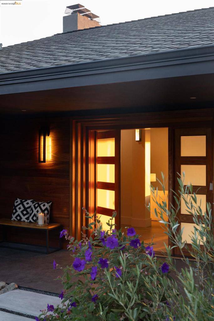 Oakland, CA 94618,5737 Country Club Dr