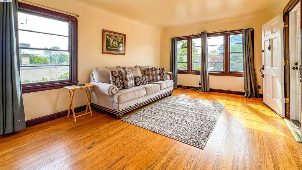 Vallejo, CA 94590,518 Branciforte St