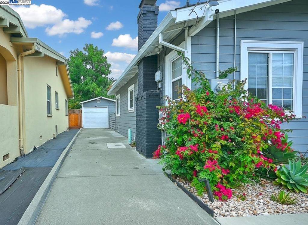 Oakland, CA 94605-1027,5706 Brookdale Ave