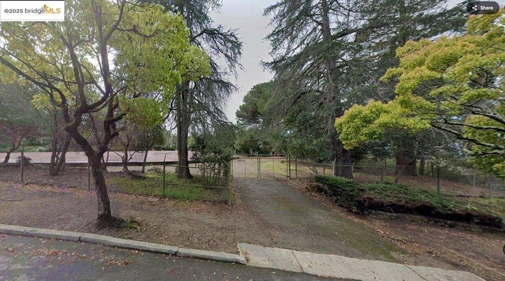 Oakland, CA 94611,0 Bullard DR
