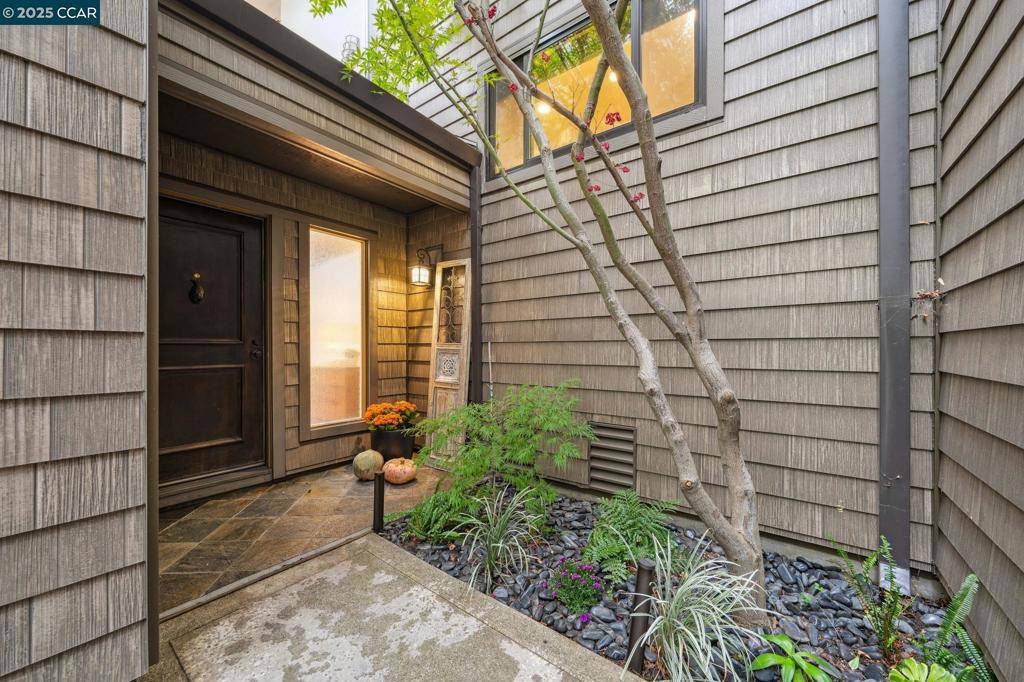 Walnut Creek, CA 94597,1923 Everidge Court