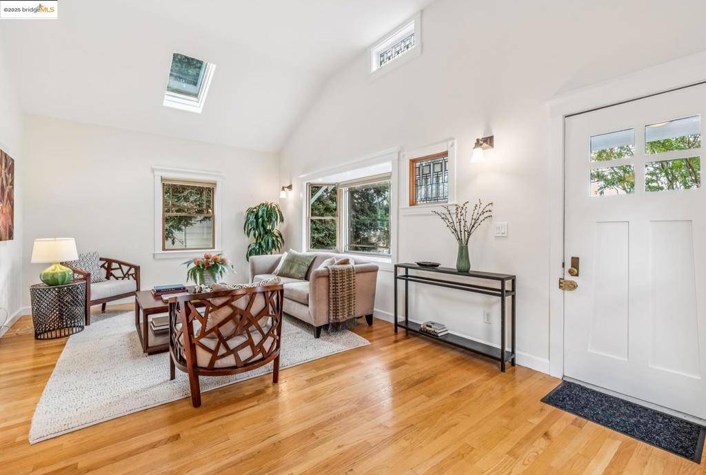 Albany, CA 94706,704 Madison St