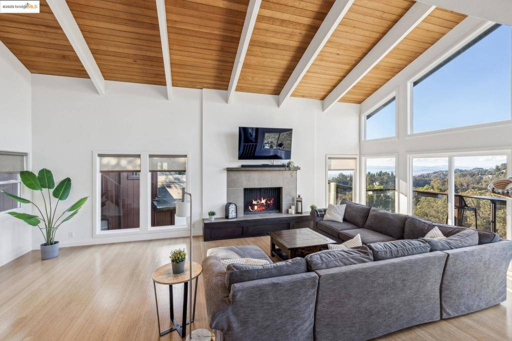 Oakland, CA 94611,58 Villanova Dr