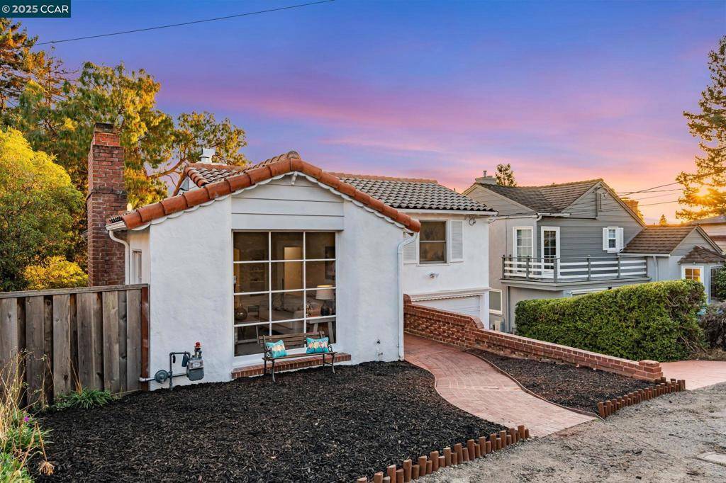 Oakland, CA 94618,4663 Harbord Dr