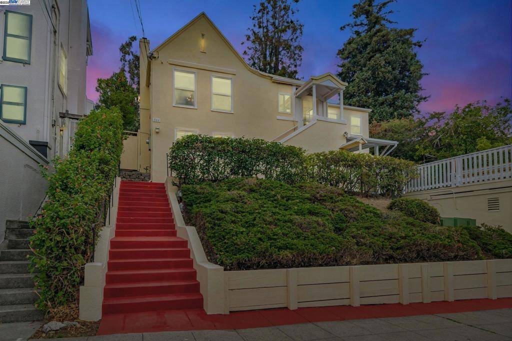 Oakland, CA 94606,864 Brooklyn Ave