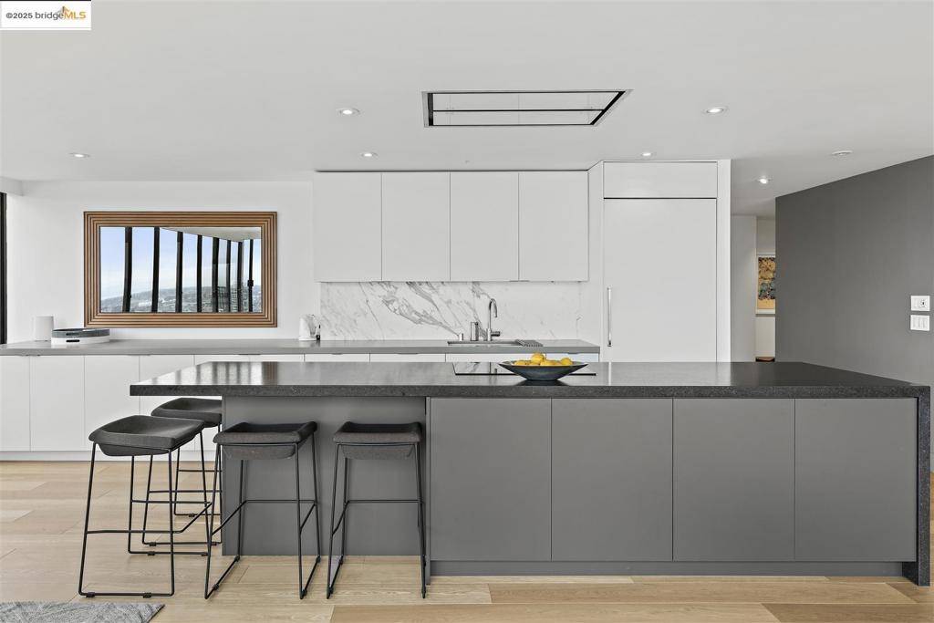 Oakland, CA 94610,565 Bellevue Ave. #2101