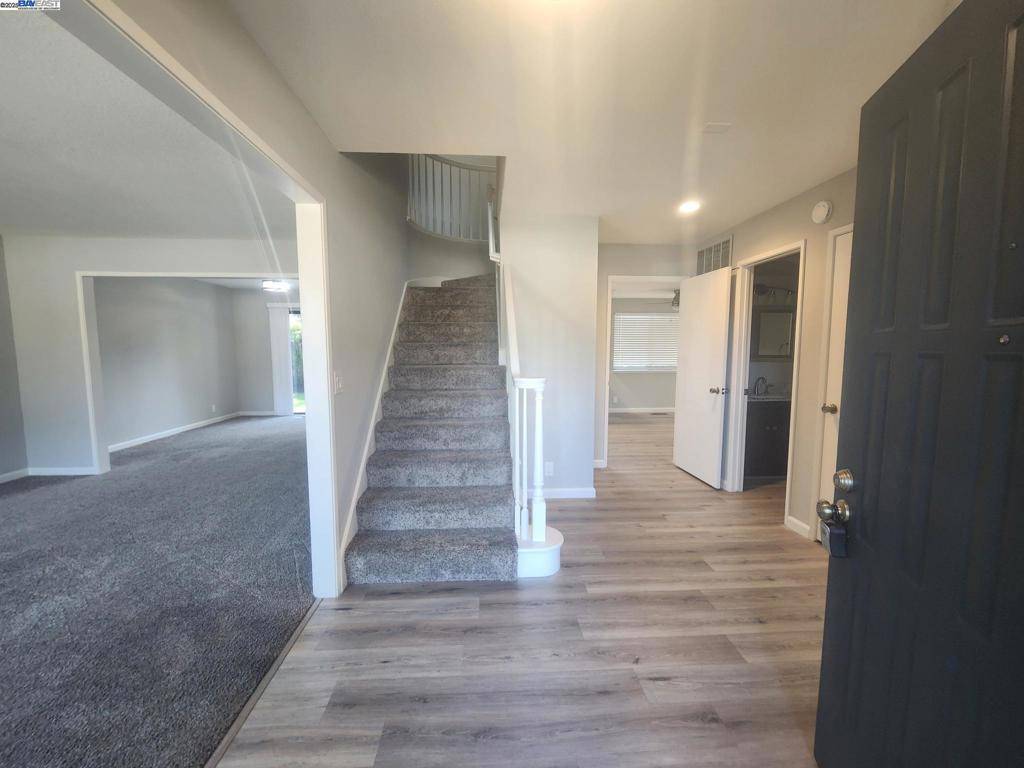 Pleasanton, CA 94588,2910 Yorkshire Ct
