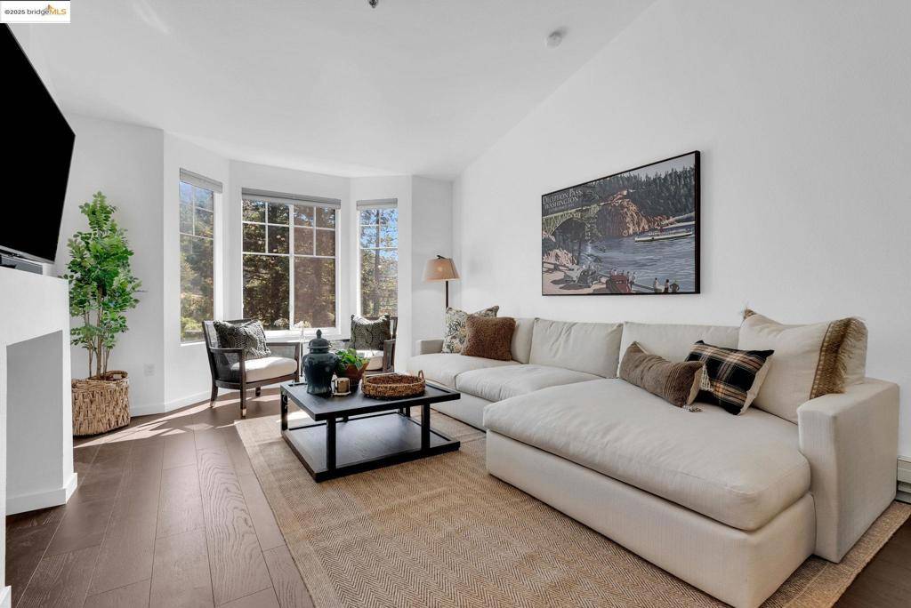 Oakland, CA 94618,180 Caldecott #314