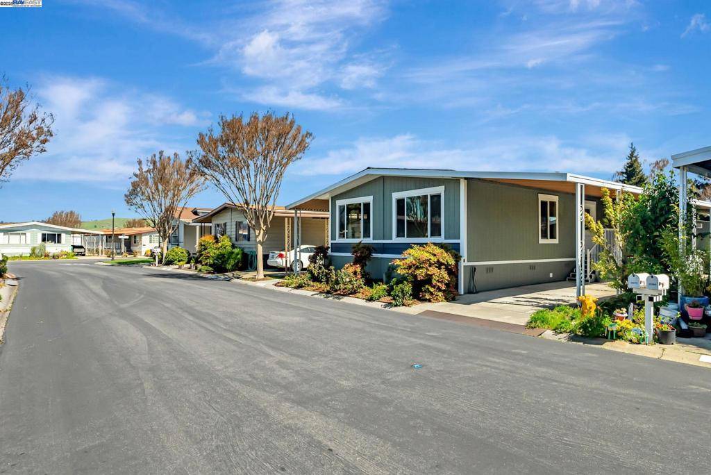 Hayward, CA 94544-6456,29270 Sandburg Way