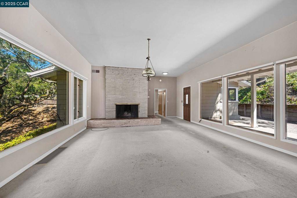 Orinda, CA 94563,131 Moraga Way