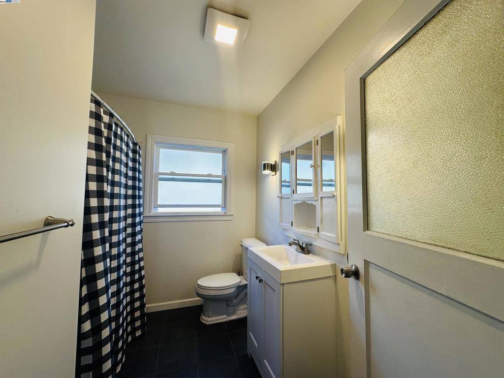 Oakland, CA 94621,1301 60Th Ave