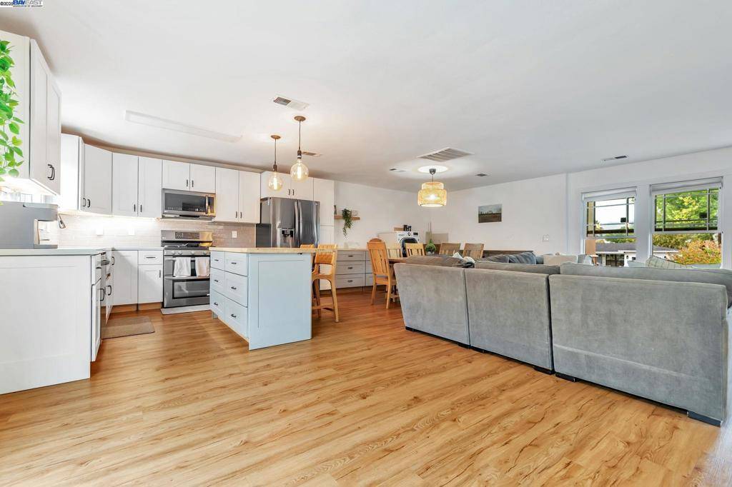 Novato, CA 94945,584 Fernando Dr