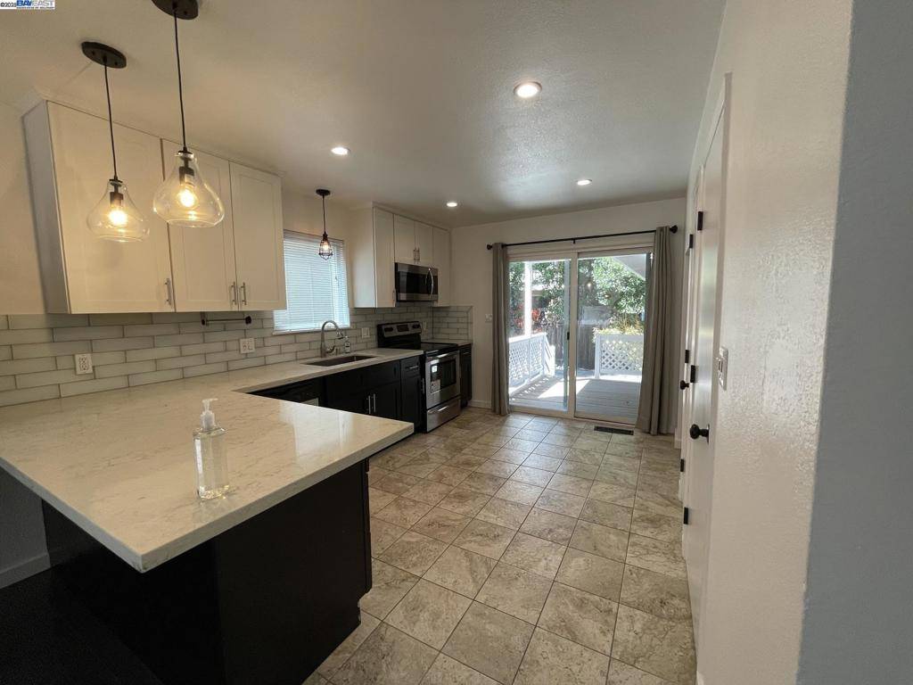 Oakland, CA 94607,808 14Th St