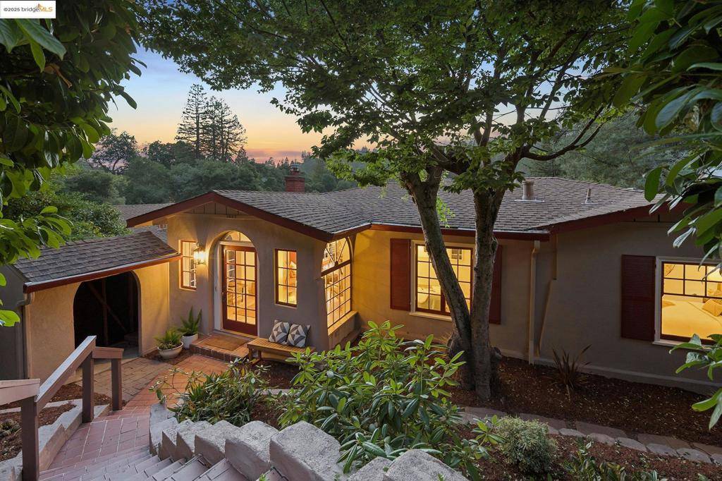 Oakland, CA 94611,1832 Woodhaven Way