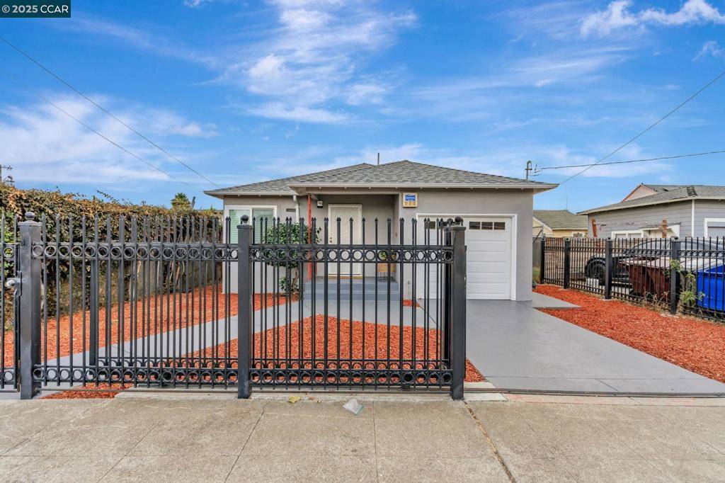 Oakland, CA 94621,8425 D St