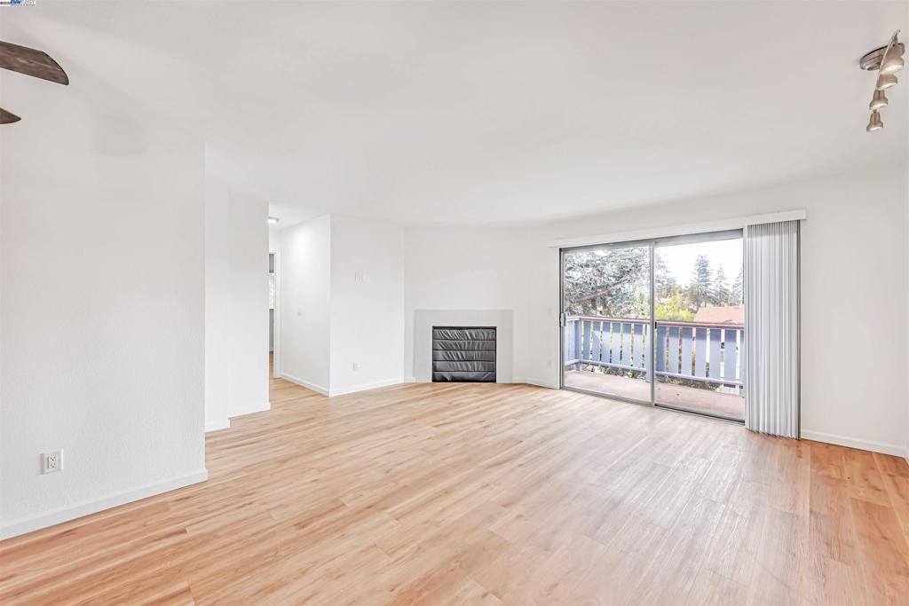 Hayward, CA 94544,29300 Dixon St #311
