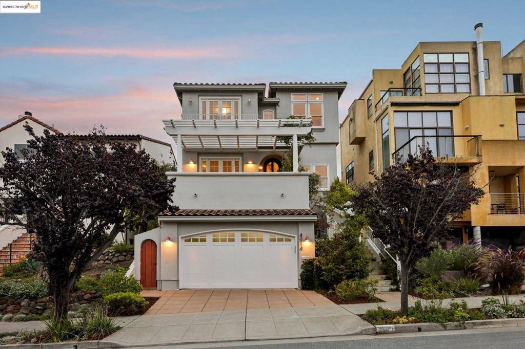 Oakland, CA 94618,4914 Proctor Ave