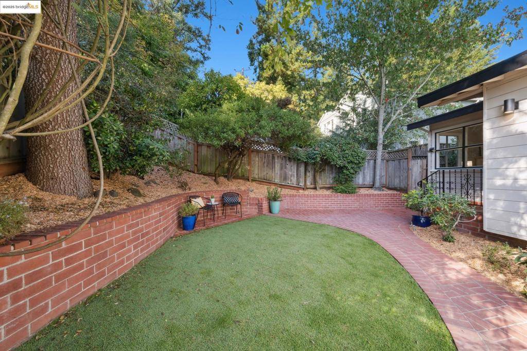 Oakland, CA 94611,6556 Farallon Way
