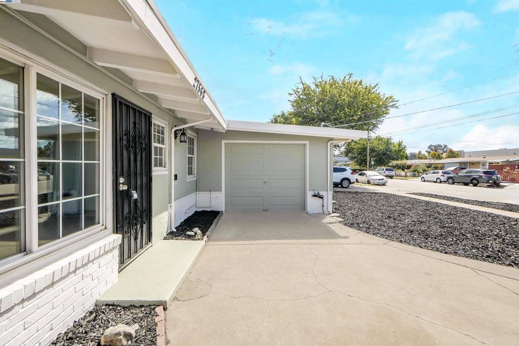 Hayward, CA 94545,27568 Capri ave