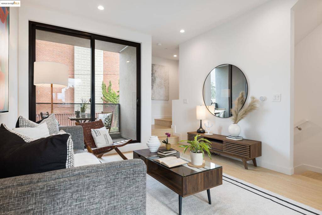 Oakland, CA 94602,1233 Hampel St.