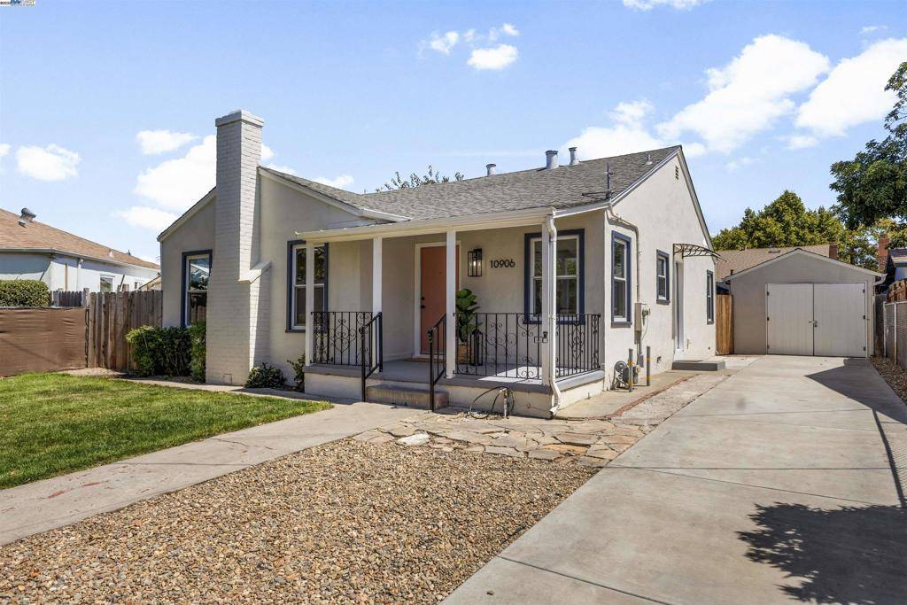 Oakland, CA 94603,10906 Reposo Dr