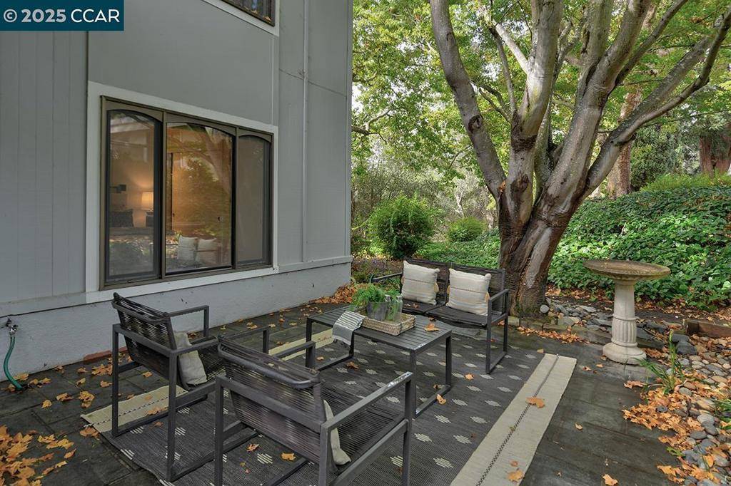 Walnut Creek, CA 94595,2573 Golden Rain Rd #4