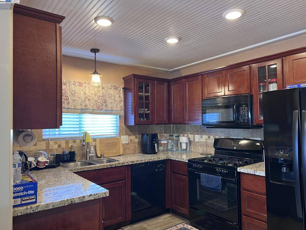 Tracy, CA 95376,812 W Clover Rd