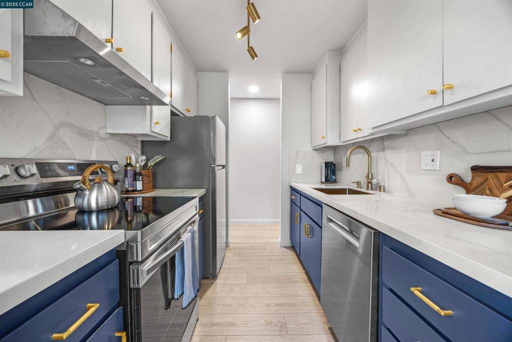 Oakland, CA 94611,3751 Harrison Street #301