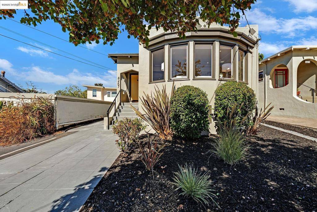 Oakland, CA 94611,4267 Montgomery Street