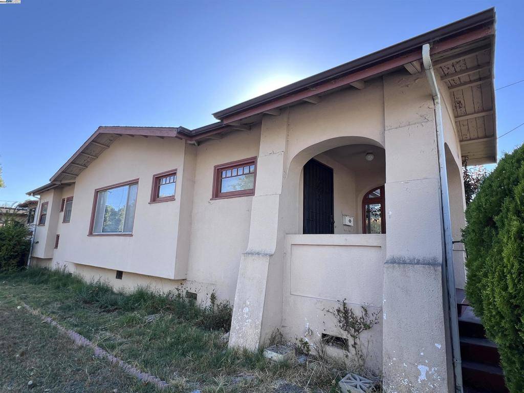 Oakland, CA 94602,1633 Excelsior Ave