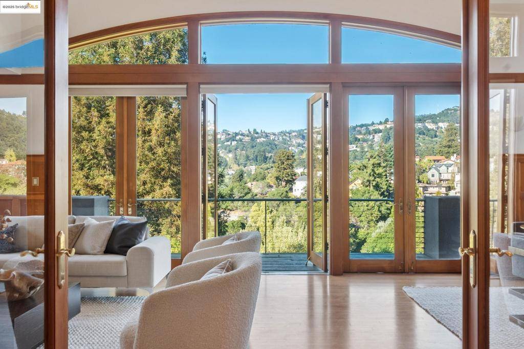 Oakland, CA 94618,6148 Ocean View Dr