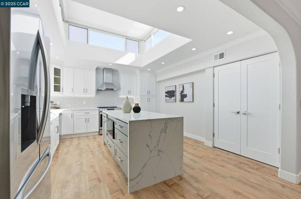 Walnut Creek, CA 94595,2132 Golden Rain Rd #2