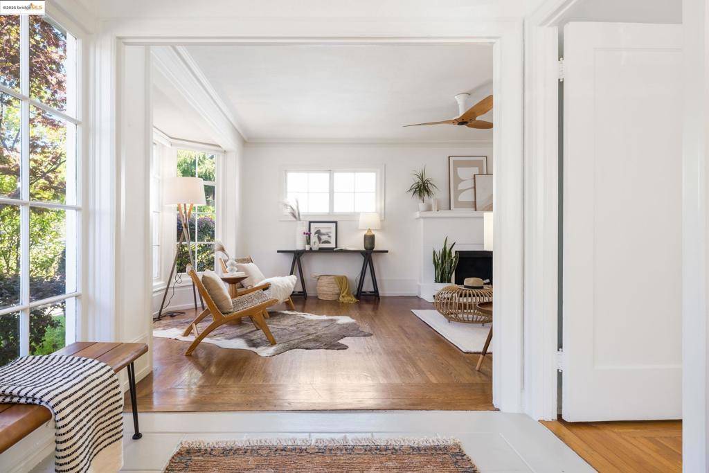 Oakland, CA 94602,3828 Glen Park Rd