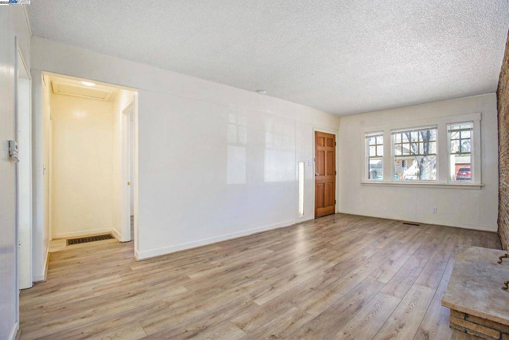 Alameda, CA 94502,60 Maitland Dr