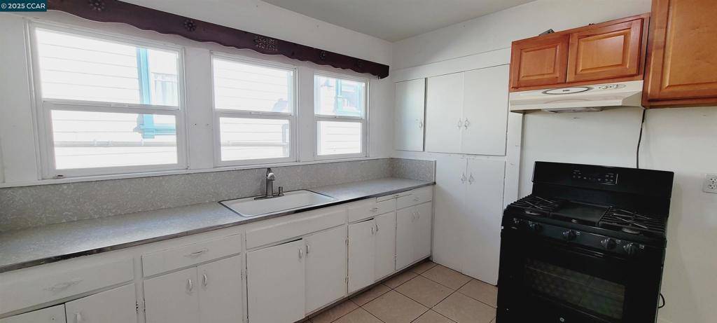 Oakland, CA 94601,3300 E 17Th St