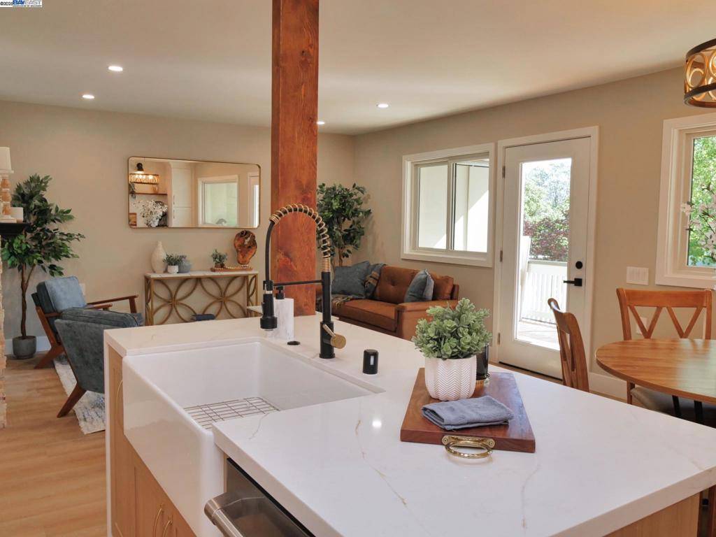 Walnut Creek, CA 94595,1732 Oakmont Drive #8