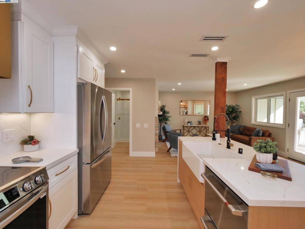 Walnut Creek, CA 94595,1732 Oakmont Drive #8